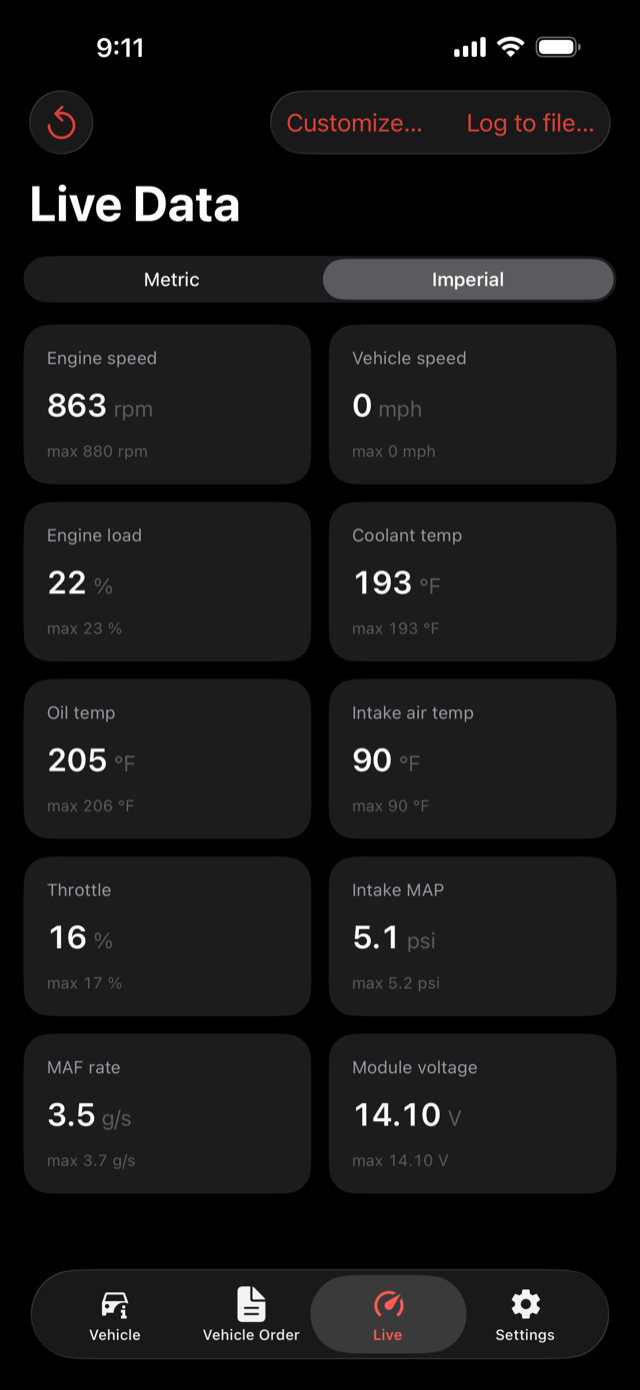 Live data tiles: engine speed, coolant and oil temperature, throttle, intake and more.